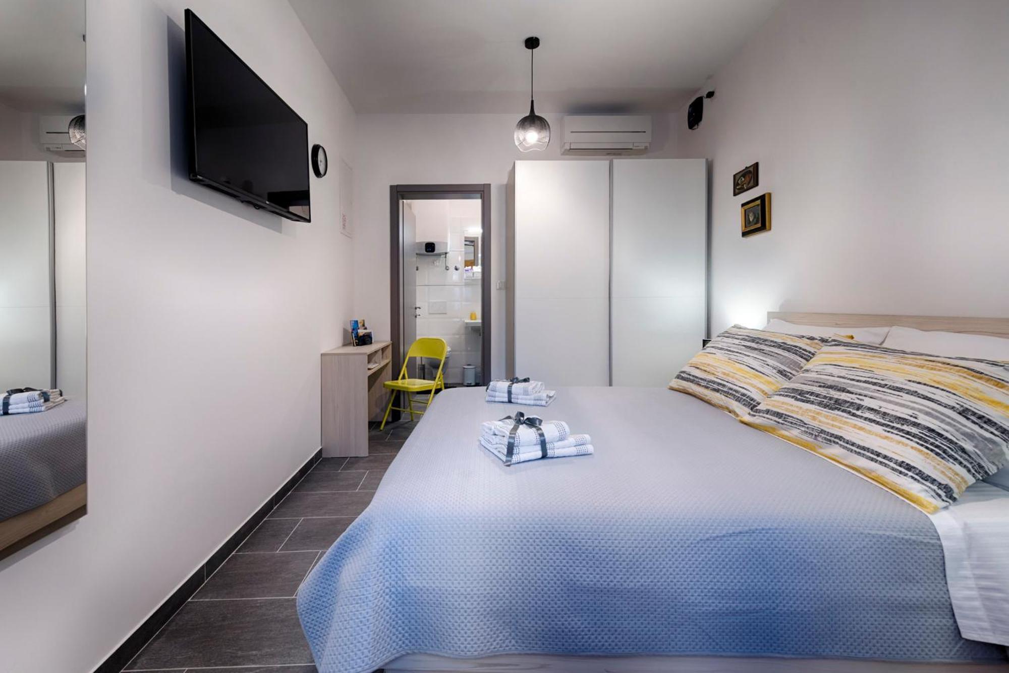 En Suite Room Demaria Комижа Экстерьер фото