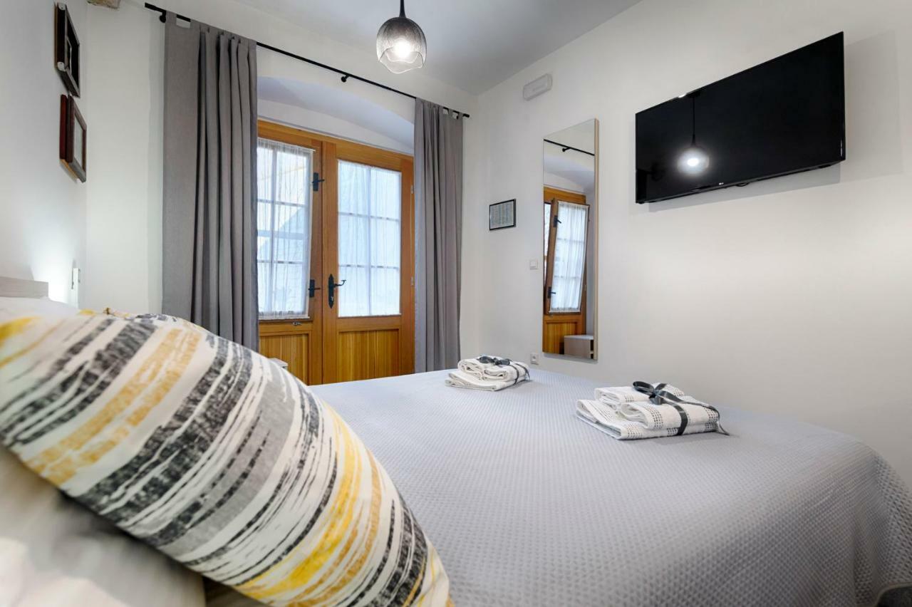 En Suite Room Demaria Комижа Экстерьер фото